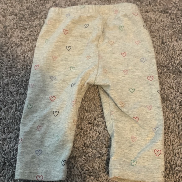 Gap Leggings Gray with Hearts Size 0-3 Month EUC - Picture 4 of 4